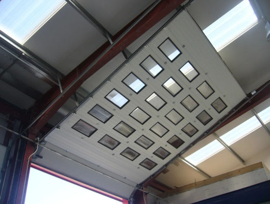 Segmentowa górna brama garażowa warstwowa Stal powlekana kolorem 24 dB Izolacja akustyczna