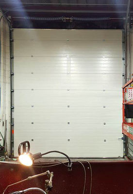 Niestandardowe izolowane bramy segmentowe Ze stopu aluminium Garaż / pozycja sklepu Hurtownia Zewnętrzna produkcja fabryczna