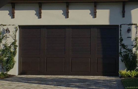 Aluminiowe izolowane drzwi garażowe sekcjonalne z płaskim lub konturowym panelem o szerokości 80 mm