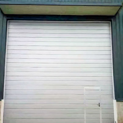 Zamówione izolowane drzwi garażowe sekcjonalne do przemysłowych paneli kanapkowych