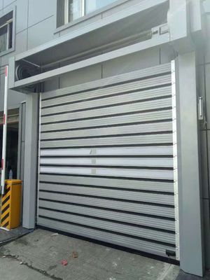 Willa Aluminiowe drzwi rolowane Szybkobieżne drzwi spiralne Przemysłowe zwijane bramy garażowe Odporne na rdzę