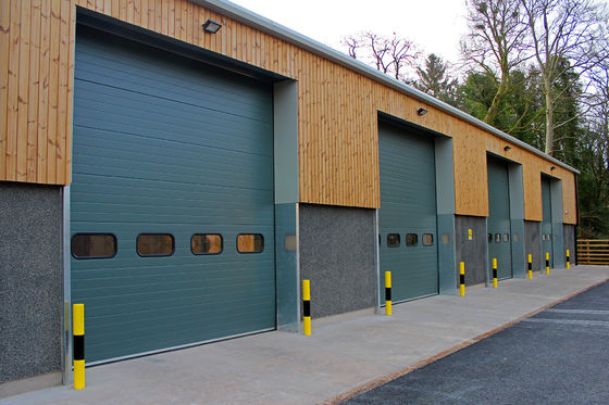 Elektryczny zdalny panel drzwi segmentowych ze stali ocynkowanej do parku logistycznego