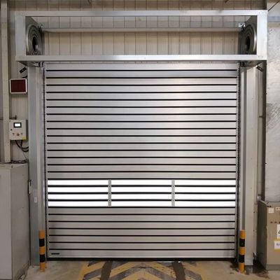 Wysokie oceny izolacji Izolowane bramy segmentowe Panel górny Stop aluminium