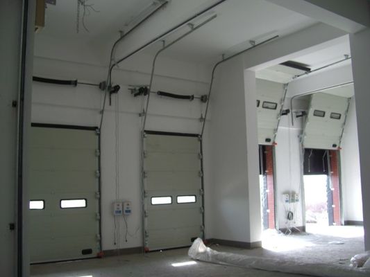 Wysokie oceny izolacji Izolowane bramy segmentowe Panel górny Stop aluminium