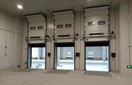 Garaż przemysłowy Izolowane stalowe bramy segmentowe 380V Automatyczne zdalnie sterowane