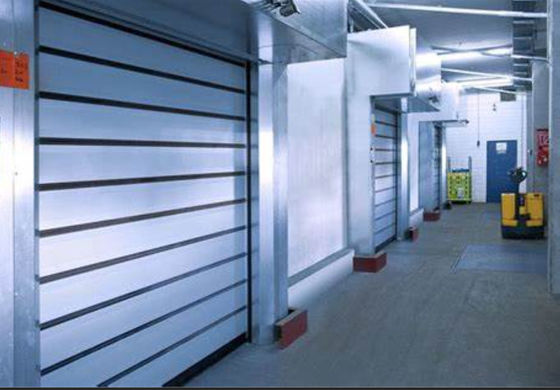 Brama spiralna o zmiennej prędkości Przemysłowy garaż zwijany Stop aluminium z izolacją piankową