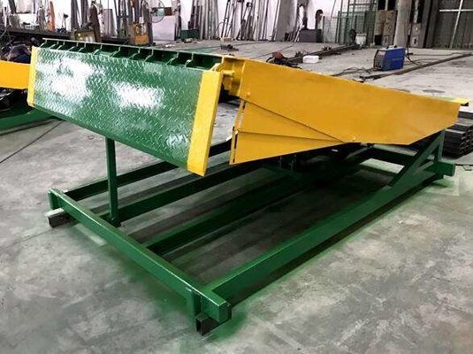 Antypoślizgowa rampa załadowcza Wózek widłowy Niwelator Pojemnik hydrauliczny w kratkę