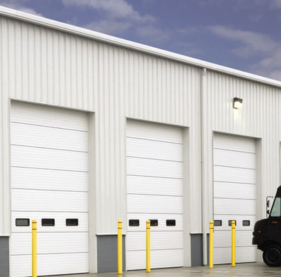 Zapobieganie pękaniu Segmentowe drzwi górne Przemysłowe segmentowe wysokiej jakości drzwi garażowe z płyt warstwowych