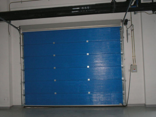 Wysoka wytrzymałość Przemysłowe sekcjonalne drzwi powietrzne Willa zewnętrzna automatyczna płytka stalowa