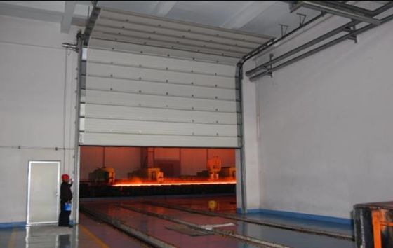 Powłoka powlekana ze stali izolowane drzwi sekcjonalne sprzęt aluminiowy Próg wysokiej wydajności