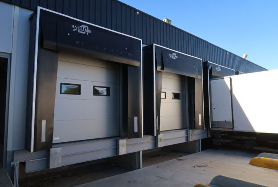 Nowoczesny regulowany system ładowania Skryje drzwi doków z materiałem gumowym z tworzyw sztucznych PVC Skryje mechaniczne doków