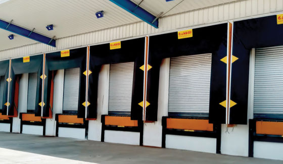 Łatwa instalacja PVC Dock Door Shelter zapewniająca ochronę przed żywiołami