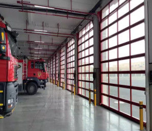 Wodoszczelny klasa 3 sekcjonalne drzwi garażowe Aluminiowe stopy czarne powłoka powłoka