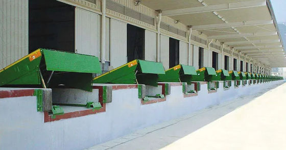 Warsztaty Automatyczne Płytki Dock Dock Door Levelers 25000-40000LBS Bezpieczna pojemność projektowa 30000 Lbs Rozmiar platformy Dostosowalny
