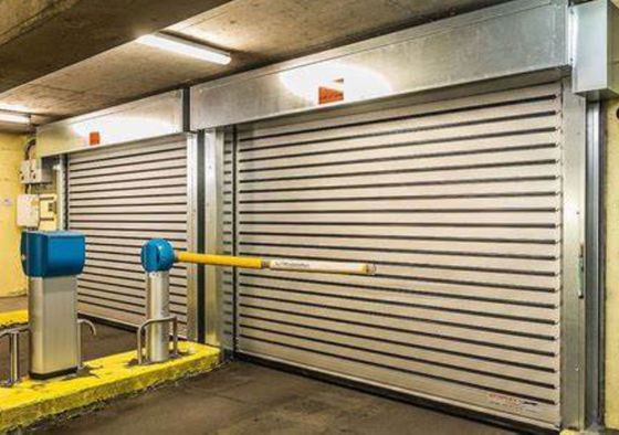 Bezpieczne aluminium przezroczyste szybkie drzwi spiralne z czujnikiem fotoelektrycznym System bezpieczeństwa i przepuszczalność powietrza ≤2.0m3/ M2.s
