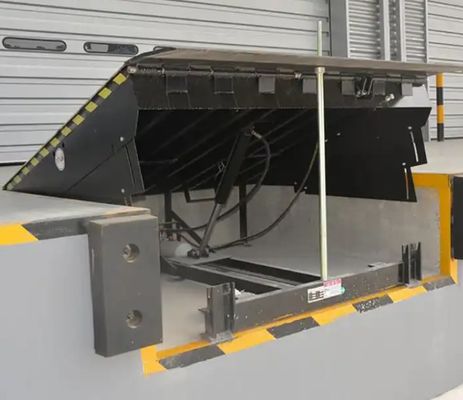 Regulowane hydrauliczne rampy przeładunkowe z pilotem do magazynu, warsztatu, automatyczne rampy przeładunkowe do centrów logistycznych
