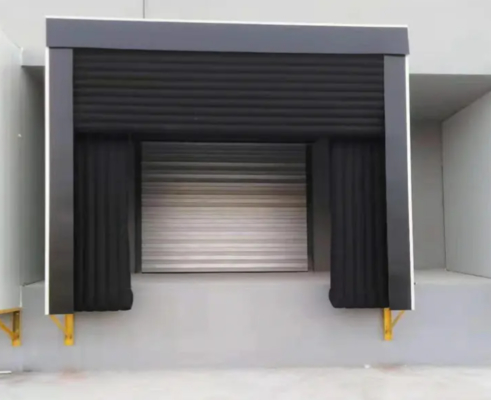 Doskonała odporność na warunki pogodowe Przemysłowe regulowalne izolowane szczelne uszczelnione nadmuchowe schronienie w dokach rozszerzona poduszka uszczelniona PVC do magazynu i warsztatu dostawca materiałów