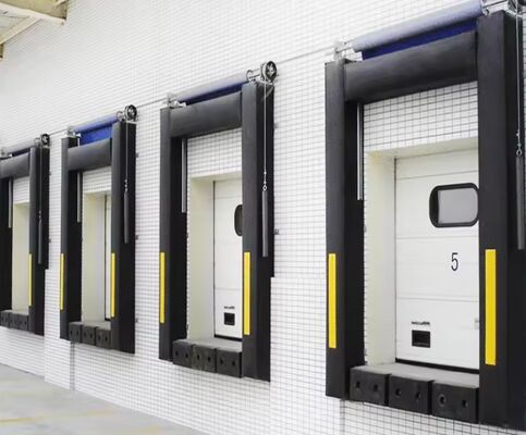 Nowoczesny przemysłowy inteligentny system załadunku, osłona drzwi dokowych, oferująca regulowane dopasowanie i trwałą konstrukcję dla ochrony doku