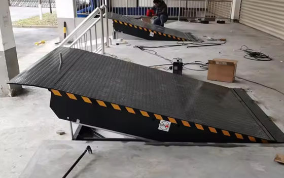 Dostosowywalna wielkość platformy warsztaty automatyczne płytki doków docków poziomniki drzwi 25000-40000LBS bezpieczny projekt Instalacja na miejscu