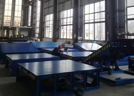 Fabryka 6-20Ton Dock Door Levelers Workshop Regulowalna hydrauliczna rampa doków