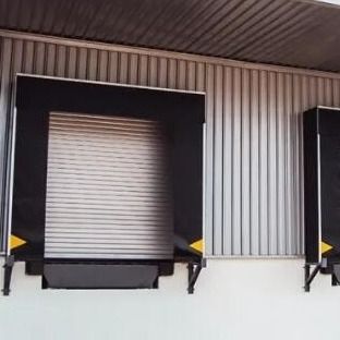 Niestandardowe chowane osłony doków Ładowanie osłon doków Osłona drzwi dokujących Tkanina poliestrowa