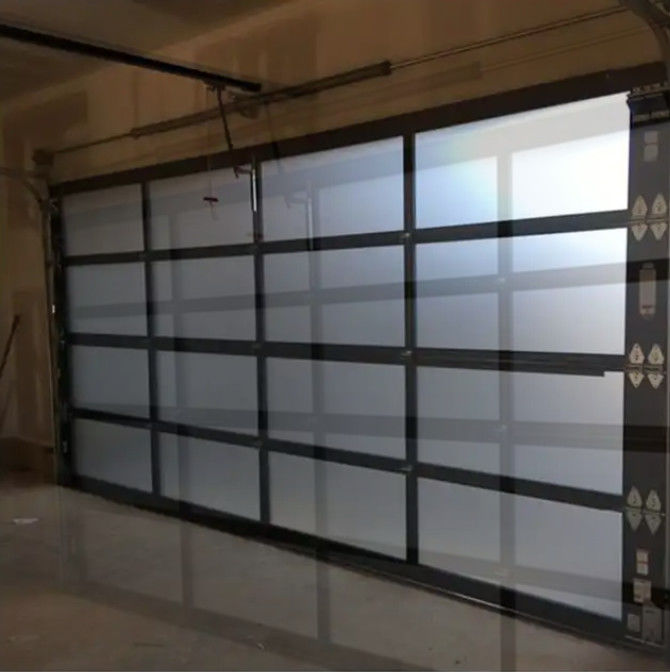 Nowoczesna aluminium sekcjonalne drzwi ręczne lub automatyczne izolacja akustyczna Biały/brązowy/szary/czarny panel