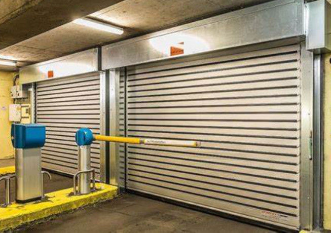 Bezpieczne aluminium przezroczyste szybkie drzwi spiralne z czujnikiem fotoelektrycznym System bezpieczeństwa i przepuszczalność powietrza ≤2.0m3/ M2.s