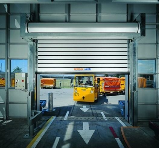 Niestandardowe izolowane rolowane przemysłowe wysokiej jakości zewnętrzne aluminiowe przezroczyste szybkie drzwi spiralne z systemem bezpieczeństwa z czujnikiem fotoelektrycznym i prędkością zamykania 0,8 m/s dla wydajności