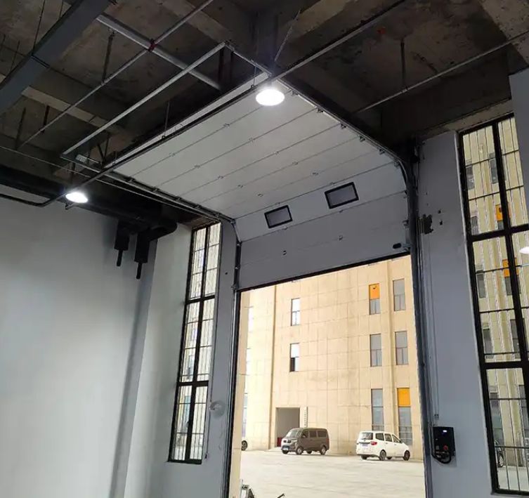 Winyl Próg Sekcyjny Brama Górna 50mm-80mm Grubość Nowa Przemysłowa Termiczna Izolowana Bezpiecznie Automatyczna Brama do Warsztatu Garażowa