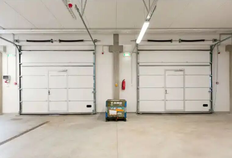 Chiny Automatyczny Magazyn Fabryka Zewnętrzne Drzwi Segmentowe Hormann Stalowe Komercyjne Drzwi Przemysłowe dla Straży Pożarnej