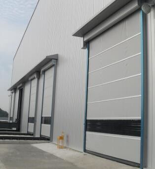 Przemysłowe szybkie bramy rolowane 1,2 mm Pvc Automatyczna żaluzja ze stali nierdzewnej Temperatura użytkowania -30 ° C- + 70 ° C